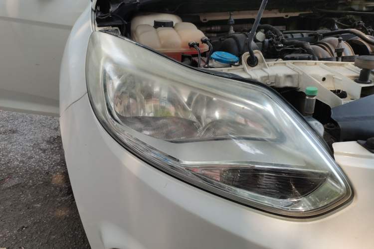 Used Ford Focus 2012 Hatchback 1.6L Automatic Fashion Edition Right Front Headlight