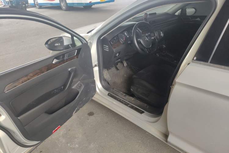 Used Volkswagen Magotan 2017 330TSI DSG Luxury Model
