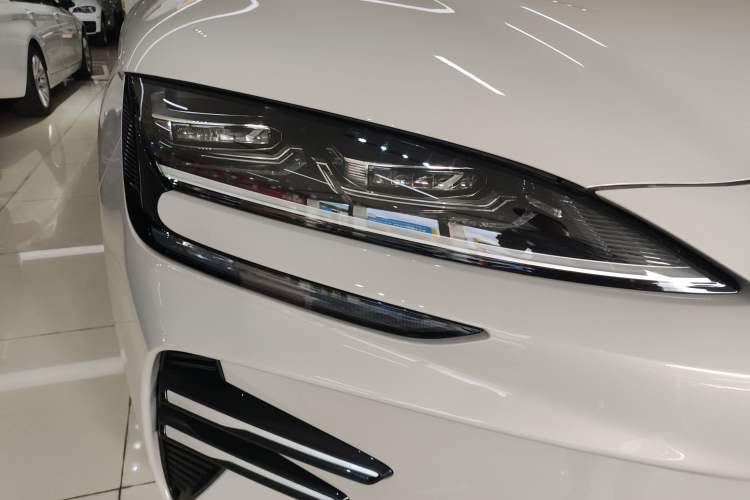 Used BYD Song PLUS New Energy 2024 Honor Edition EV 520km Flagship Model Right Front Headlight