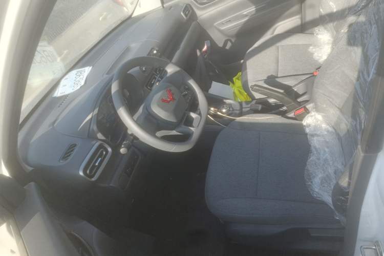 Used Wuling Hongguang New Energy 2024 All-Electric Model 300KM Practical Version
