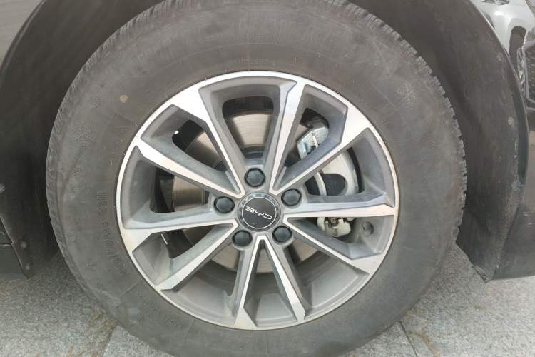Used BYD Destroyer 05 2024 HONOR Edition DM-i 55KM Luxury Model Right Front Wheel Hub