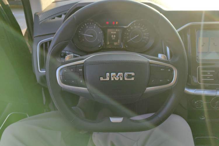 Used JMC Yuhu 7 2020 2.0T Diesel Automatic 2WD Comfort Plus Long Wheelbase China VI Emission Standard JX4D20A6L
