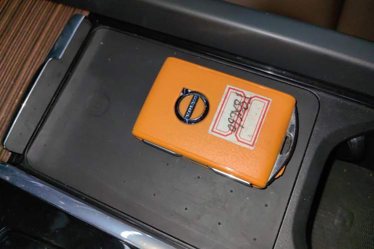 Used Volvo XC60 New Energy 2023 T8 Plug-in Hybrid Long-Range All-Wheel Drive Smart Luxury Edition
