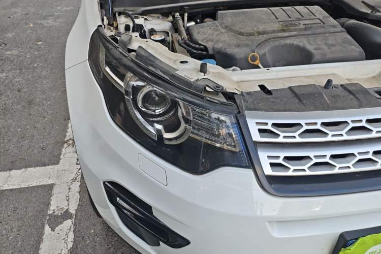 Used Land Rover Discovery Sport 2018 240 PS HSE Version Right Front Headlight