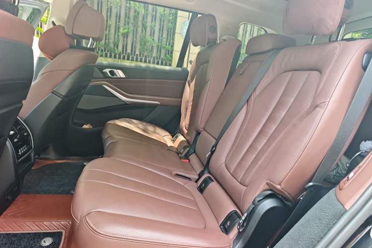 Used BMW X7 2021 xDrive40i Luxury Package with Leading Features