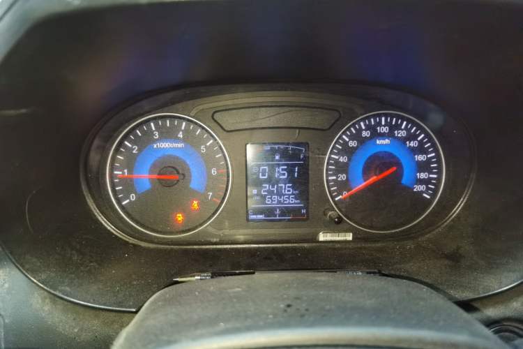 Used Dongfeng Fengon 380 2022 1.5L Comfort-Class Passenger Vehicle (Steel Spring) with 8 Seats