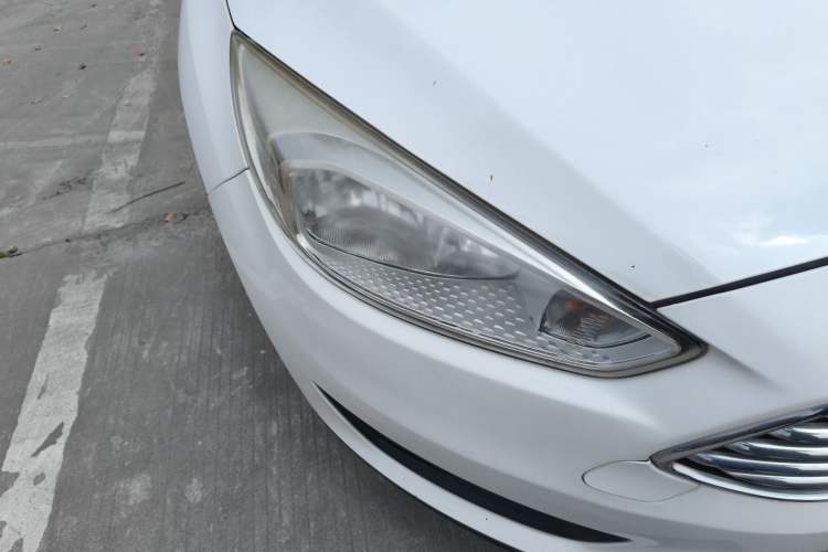 Used Ford Focus 2015 Sedan 1.6L Automatic Comfort Model Right Front Headlight