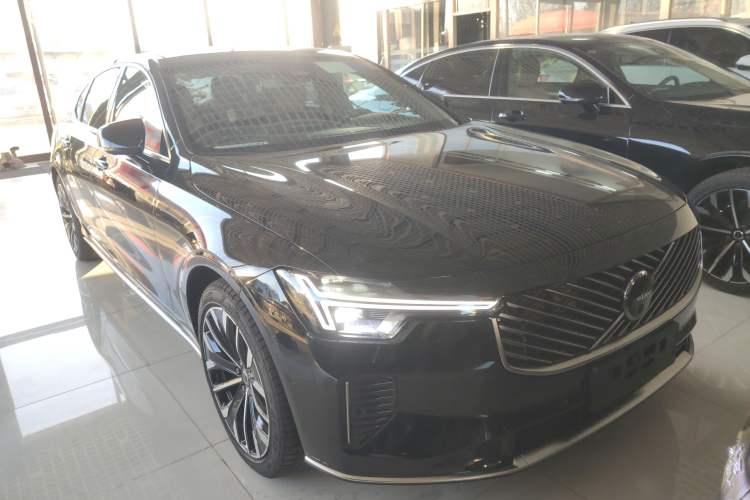 Used Volvo S90 2026 B5 Zhiyuan Luxury Edition
