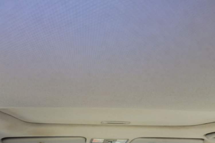 Used Hyundai Verna (older generation) 2010 Sedan 1.4L Automatic Luxury GLS Trim Headliner