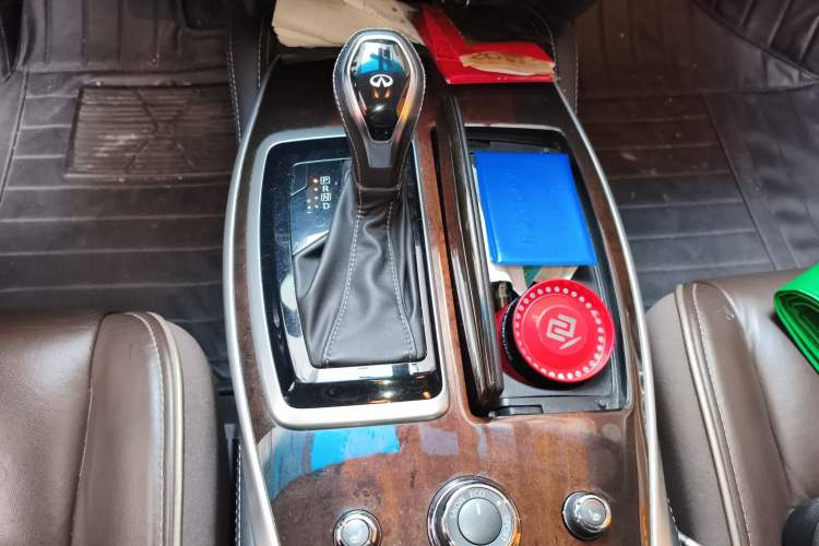 Used Infiniti QX60 2018 2.5 S/C Hybrid Two-Wheel-Drive Champion Family Edition Gear Lever