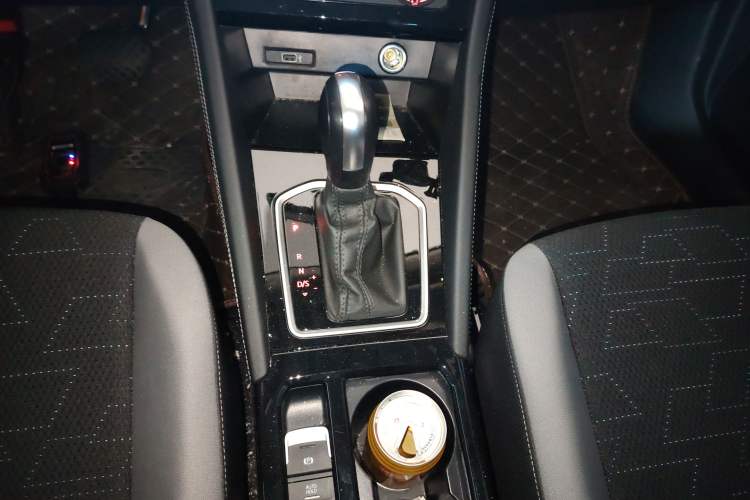 Used Jetta VS5 2024 280TSI Automatic Pioneer Edition Gear Lever