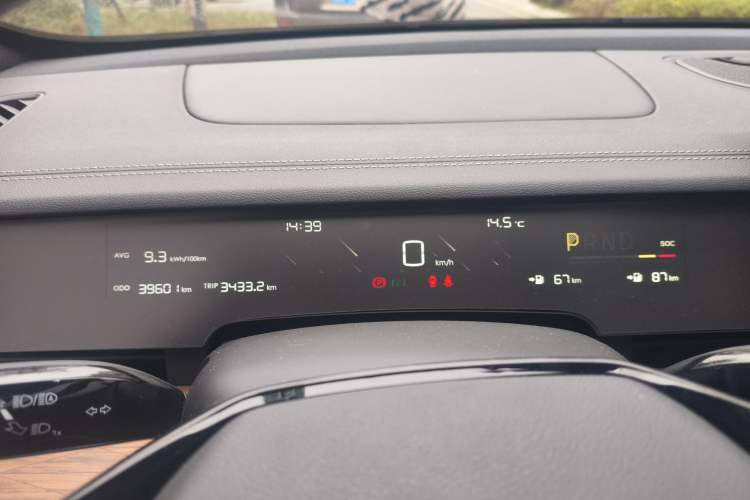 Used NETA S 2022 Extended-Range Version 1160 km Range Rear-Wheel Drive Mid-Grade Instrument Cluster