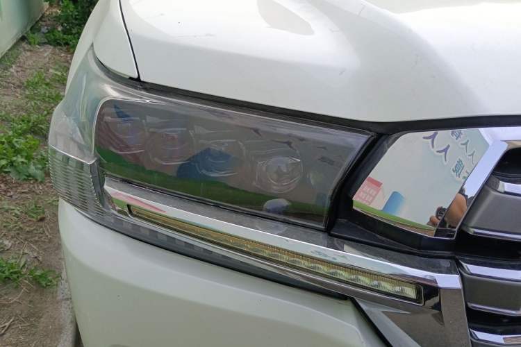 Used Toyota Land Cruiser  Right Front Headlight