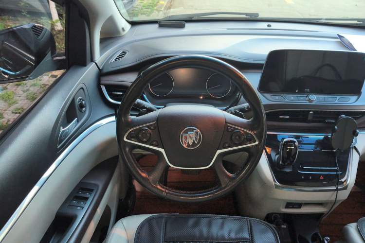 Used Buick GL8 2021 Land Cruiser Executive Class 652T Smart Luxury Model Steering Wheel