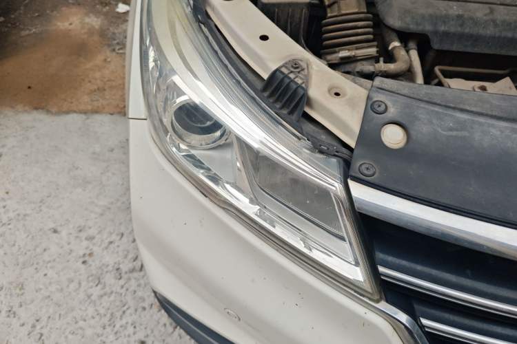 Used Baojun 730 2017 1.5T DCT Fashion Edition 7-Seater China V Emission Standard Right Front Headlight