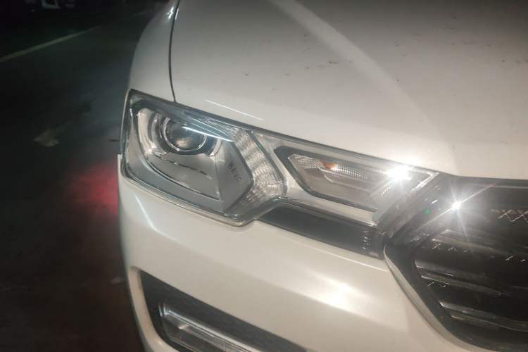 Used Haval H7 2017 Blue-Label H7L 2.0T Automatic Luxury Model Right Front Headlight