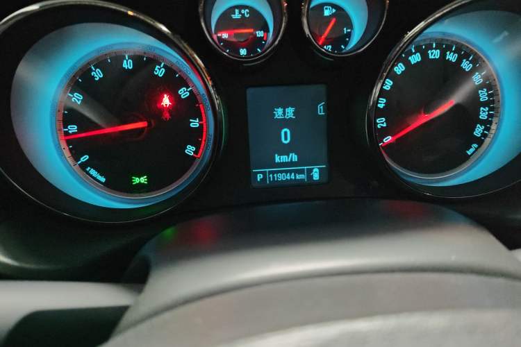 Used Buick Regal 2014 1.6T Fashionable Tech Edition Odometer Close Up