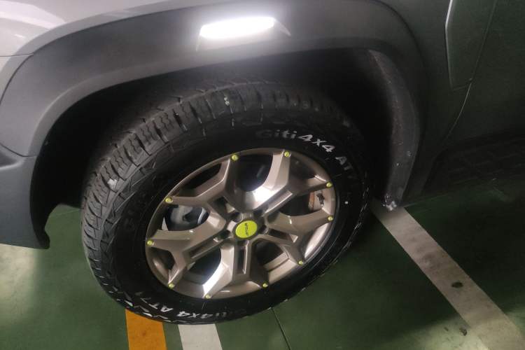 Used JETOUR Traveler 2023 2.0T Four-Wheel Drive Conqueror Left Front Wheel Hub