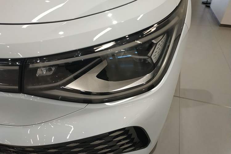 Used Volkswagen ID.6 X 2022 Kinergy Four-Wheel Drive Edition Left Front Headlight