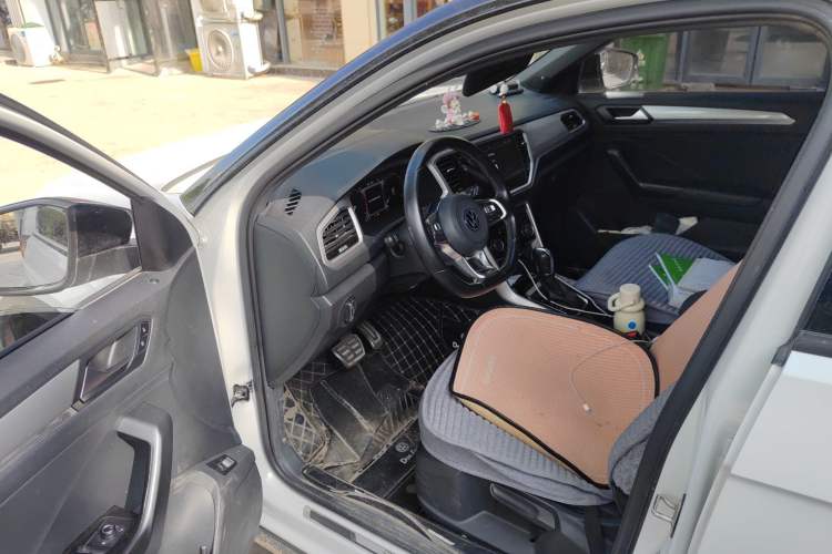 Used Volkswagen T-ROC 2022 280TSI DSG Two-Wheel Drive R-Line Pro PLUS Driver Seat