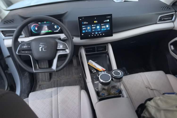 Used BYD Yuan UP 2024 301KM Leading Edition Interior 2