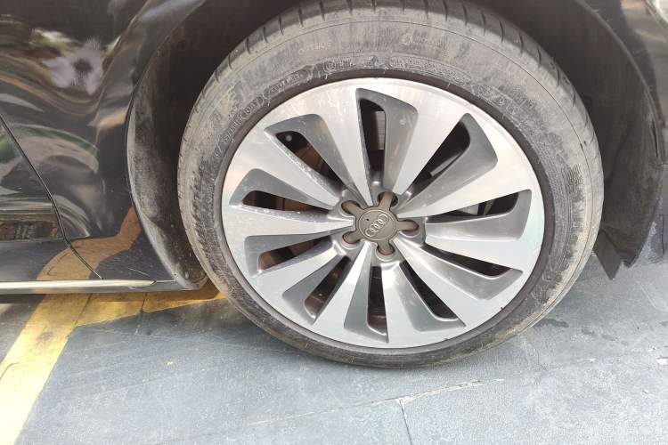 Used Audi A8 2013 A8L 40 hybrid
