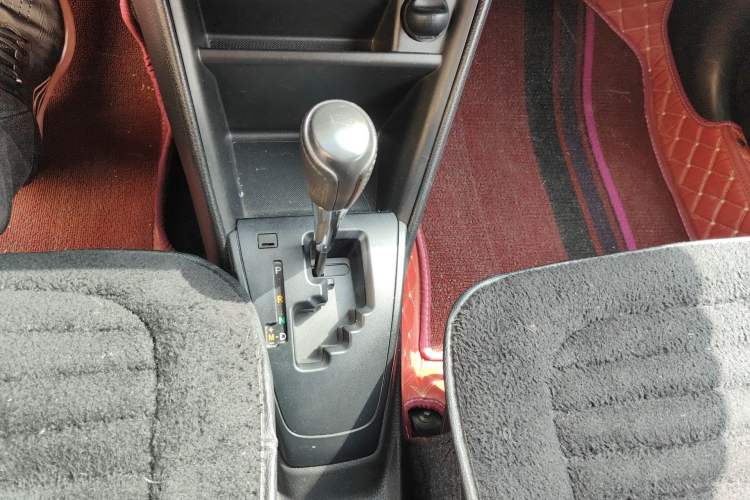 Used Toyota YARiS L Zhi Xuan 2017 1.5E CVT Enhanced Performance Edition Gear Lever