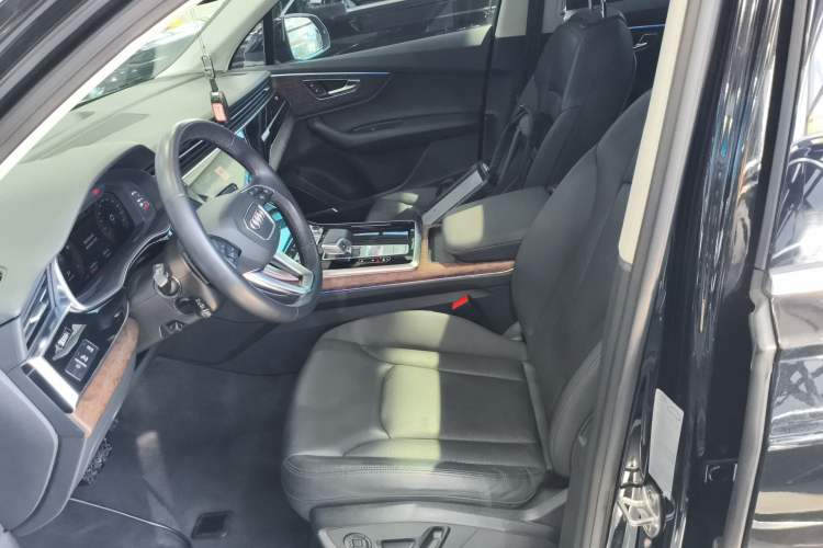 Used Audi Q7 2022 55 TFSI quattro S line Sport model