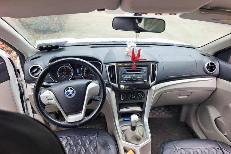 Used Venucia T70 2015 2.0L Manual RuiQu Version Center Console