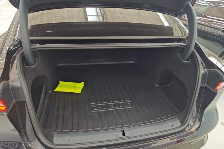 Used VOYAH PASSION 2024 PHEV Four-Wheel Drive Ultra-Long Range Flagship Model Trunk