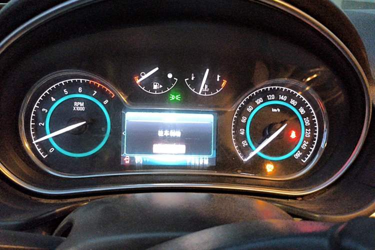 Used Buick Regal 2014 2.0L Elite Fashion Edition Instrument Cluster