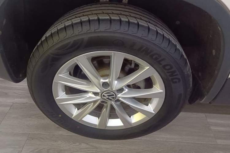 Used Volkswagen Tiguan 2016 280TSI Automatic Two-Wheel-Drive Silk Road Style Edition Exterior 5