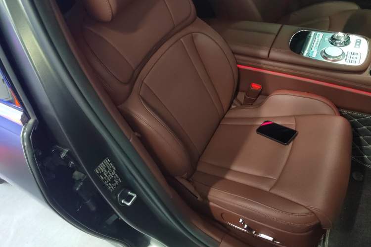 Used Genesis G90 2023 Luxury Edition Right Front Seat
