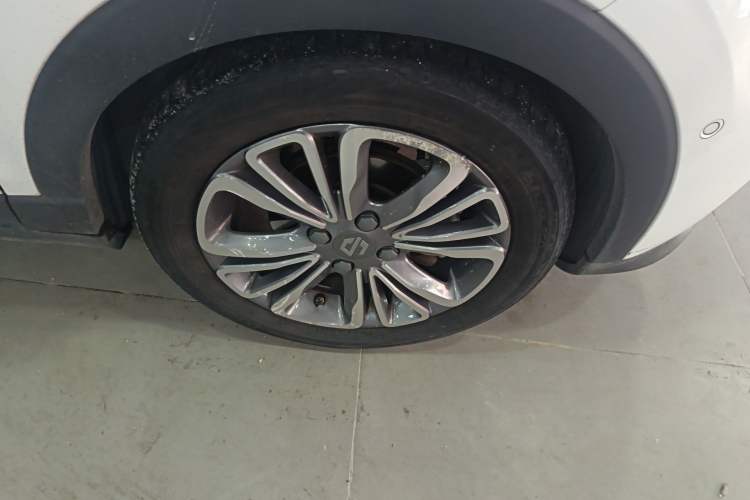 Used Leapmotor T03 2022 Star Diamond Edition Right Front Wheel Hub