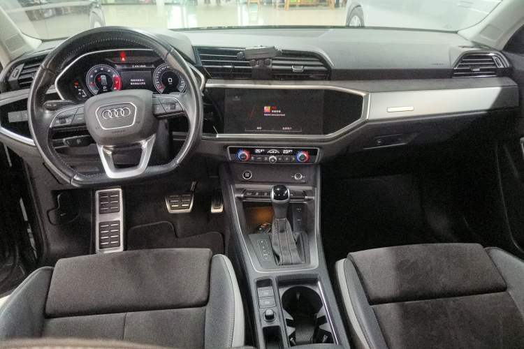 Used Audi Q3 2022 40 TFSI Fashion Dynamic Model
