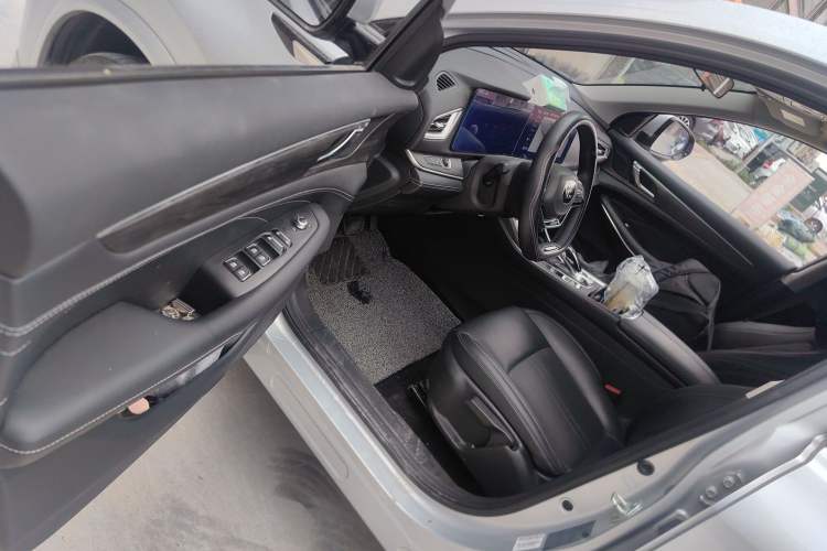 Used Landian E5 2024 Honor Edition 100KM Comfort Model 7 Seats