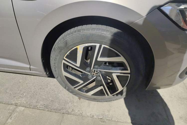 Used Volkswagen Sagitar 2023 300TSI DSG Excellence Edition Right Front Wheel Hub