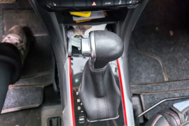 Used Haval H2 2017 Blue Label 1.5T Automatic Two-Wheel Drive Prestige Model Gear Lever