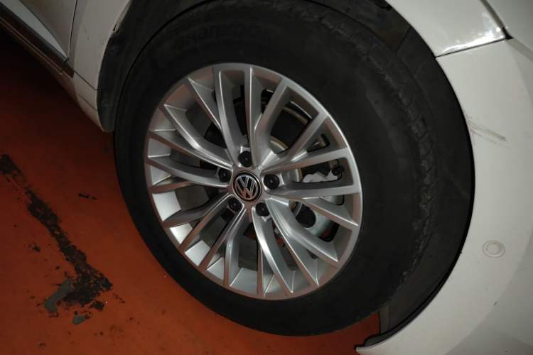 Used Volkswagen FAW-Volkswagen CC 2019 330TSI Glamour Edition China V Standard Right Front Wheel Hub