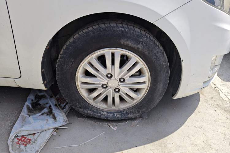 Used Kia K2 2012 Sedan 1.4L MT GLS Commemorative Edition Right Front Wheel Hub