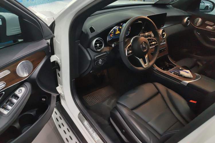 Used Mercedes-Benz GLC 2020 Facelifted GLC 300 L 4MATIC Luxury Edition Driver Seat