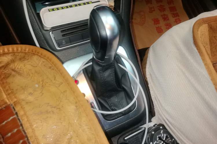 Used Volkswagen Tiguan 2015 1.8TSI Automatic Two-Wheel Drive Comfort Edition Gear Lever