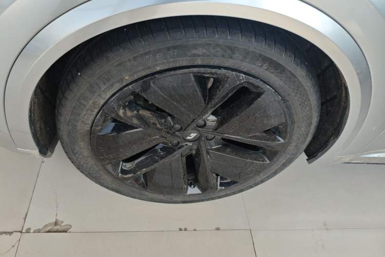 Used Li Auto L9 2022 Max model Left Front Wheel Hub