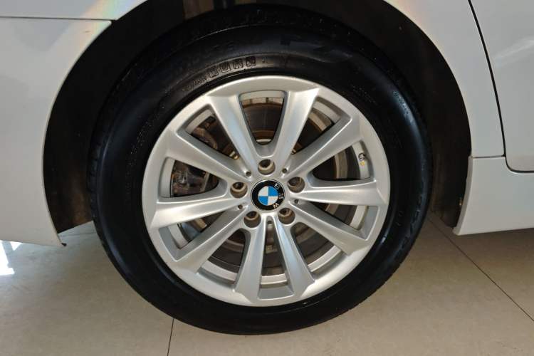 Used BMW 5 Series 2014 520Li Elegant Model
