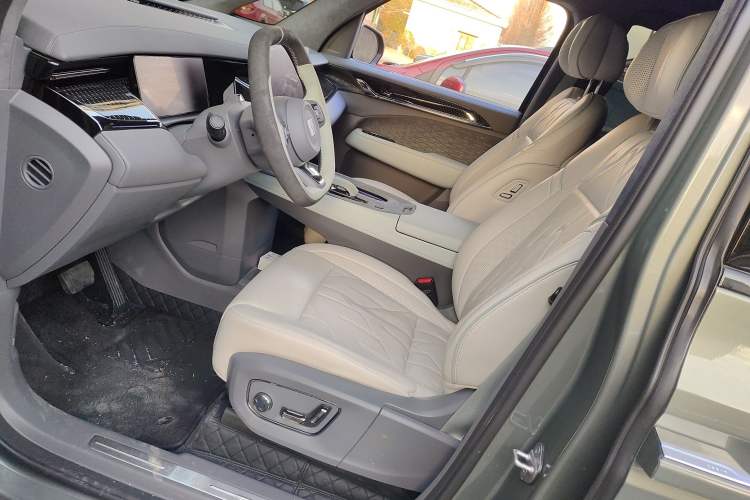 Used Zeekr 009 2024 7-Seater Walk-Through Version Four-Wheel Drive 108 kWh Left Front Seat