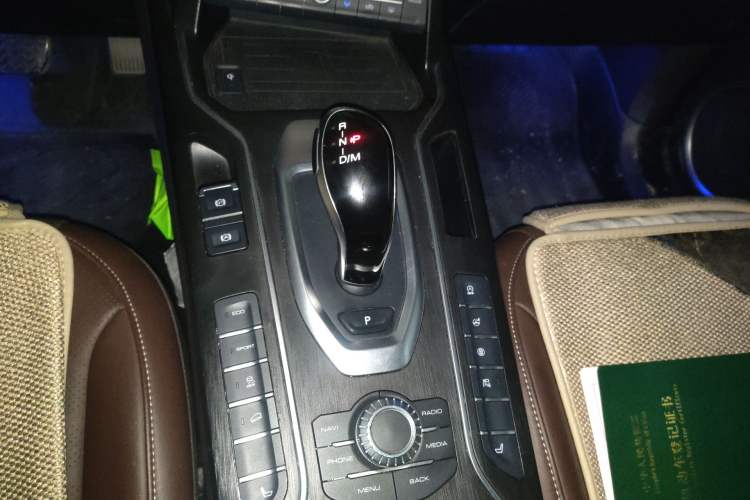 Used Wey VV6 2021 2.0T Two-Wheel Drive Smart Plus