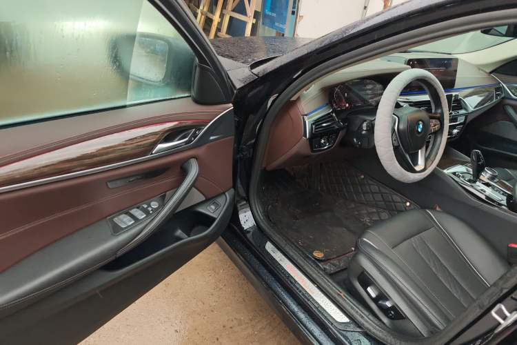 Used BMW 5 Series 2021 530Li xDrive Luxury Package Driver Seat