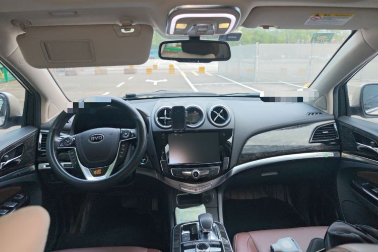 Used BYD Tang New Energy 2015 2.0T Four-Wheel-Drive Flagship Model Center Console