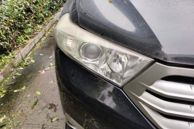 Used Toyota Highlander 2012 2.7L Two-Wheel Drive 7-Seater Luxury Edition Right Front Headlight