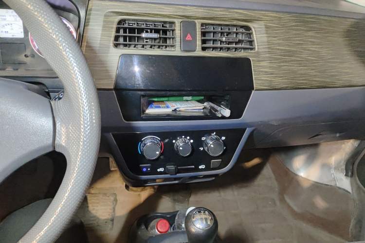 Used Jinbei Hiace X30 2020 1.5L Van Super-Enjoyment Model China VI Standard SWC15M Audio And AC Panel